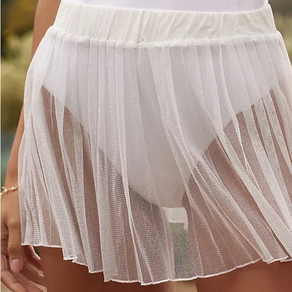 Beach Riot Briar Skirt in White, Size Large - Picture 2 of 2